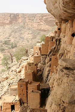 Bandiagara escarpment 1.jpg