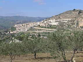 Blick auf Leonforte, Sizilien.jpg