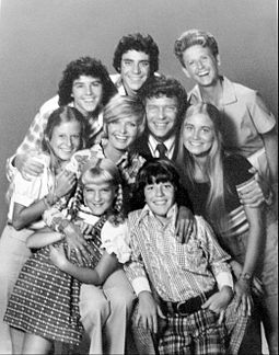 Sarjan näyttelijät vuonna 1973.
