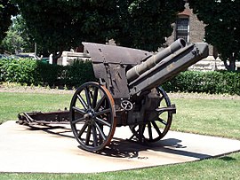 Орудие 15 cm sFH 13 в музее города Брантфорд