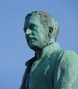 Buste d'Albert Ier sur la statue équestre.