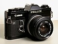 Canon Pellix, la primera càmera en incorporar un mirall de pel·lícula estacionari.
