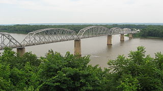 Blick auf die Brücke von Louisiana, Missouri aus.