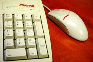 English: Compaq keyboard and mouse Français : ...