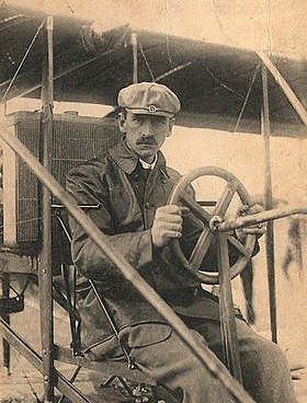 Glenn Curtiss en France, en 1909, installé aux commandes de son Curtiss No. 2.