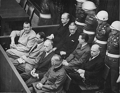 De beklaagdenbank tijdens het proces van Neurenberg tegen de nazikopstukken.