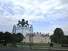 A fachada Leste do château de Paris-Jardin.