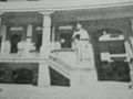 Patio de la Casa de los Mascarones entre 1944 y 1953, con la estatua de Fray Alonso.