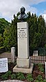 Grabstein für Hans Andersen Krüger vor der Kirche