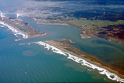 Letecký pohled na Humboldtovu zátoku a město Eureka