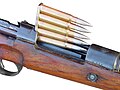 Mauser K98K avec un clip de rechargement de balles chemisées Mauser 7,92 × 57 mm.