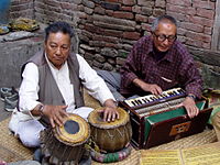 भक्ति गीत गाते हुए नेपाली संगीतकार