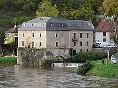 Le confluent du ruisseau de Ladouch et de la Vézère.