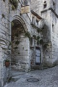 L'entrée d'un passage dans une ruelle.