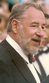 Philippe Noiret Cannes 1989 cropped.jpg