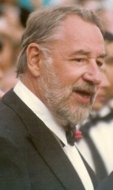 Philippe Noiret Cannes 1989 cropped.jpg