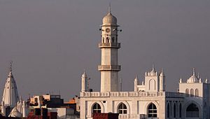 Minaret-ul-Masih of Aqsa Mosque located alongside a معبد هندو و گردواره is one of the major landmarks of Qadian