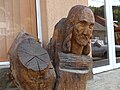 Primaria Albac - Bustul lui Horea , sculptură în lemn .