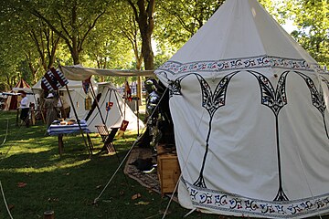 Le marché médiéval lors de la Fête du Bouffon.