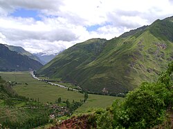 The رود اوروباما in the Sacred Valley of the Urubamba Province