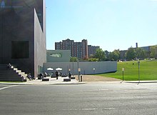 Walker Art Center site of the first Guthrie (green lawn at right in 2008) Walker Art Center-former Guthrie Theater-20081004.JPG