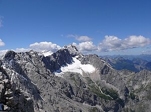 Zugspitze von der Alpspitze aus gesehen. Links...