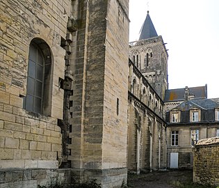 Côté de l'église.