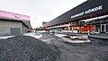 Neues Bahnhofsgebäude in Dortmund-Hörde im November 2012; im Rahmen der Neugestaltung der Hörder Bahnhofstraße wurde in Höhe des neuen Bahnhofsgebäudes ein Kreisverkehr angelegt