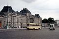 Tramlijn 93 reed voor het koninklijk paleis (1985).