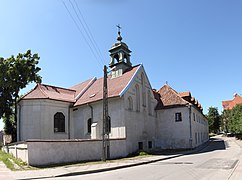 Монастырское здание в стиле барокко с готической остроконечной стеной