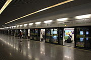 2號線往浦東國際機場方向月台