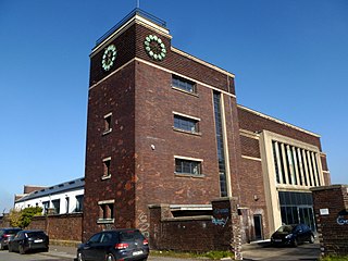 Fleischabholhalle (Bogenhalle) mit Uhrenturm; Ostansicht