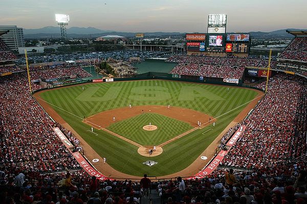 600px-Angel_Stadium_of_Anaheim.jpg