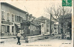 MEYZIEUX - Place de la Mairie