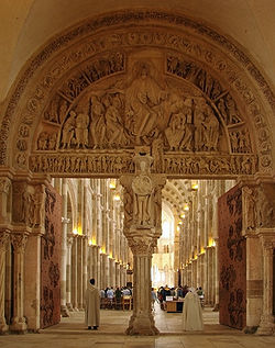 Basilique de Vézelay Narthex Tympan central 220608.jpg
