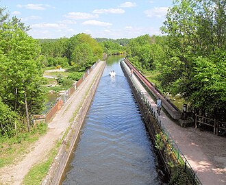 Pont-canal sur la Moselle.