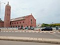 Cathédrale Notre-Dame de Cotonou vue depuis la route