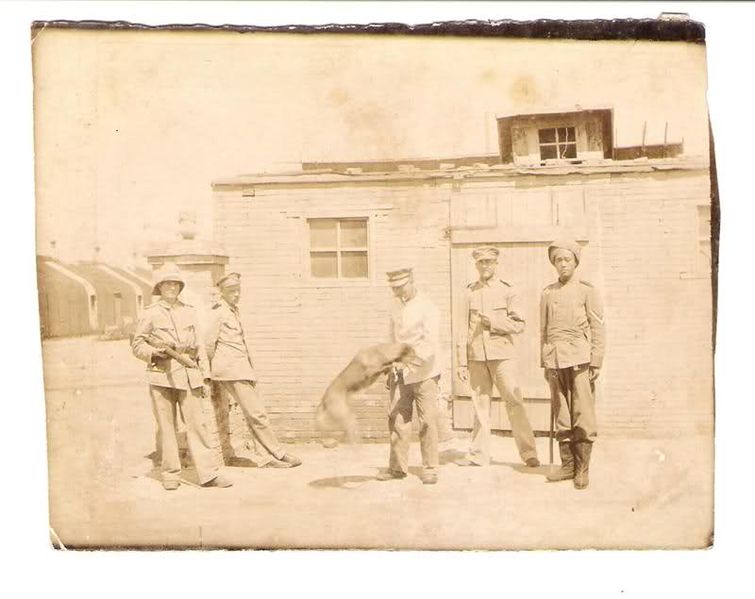 File:German officers in Qingdao 1900.jpg