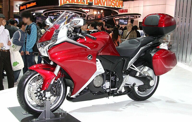 800px-Honda_VFR1200F_with_Dress-up_Parts