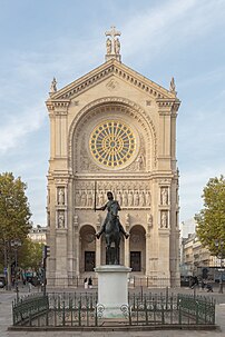 L'église Saint-Augustin et la statue de Jeanne d'Arc, dans le 8e arrondissement de Paris. (définition réelle 4 427 × 6 640)