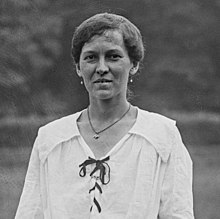 Irene Bowder Peacock portrait 1921.jpg