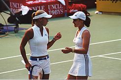 Anna Kournikova y Martina Hingis en un partido de dobles femenino