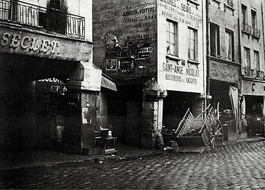 Piliers des Halles, rue de la Tonnellerie en 1851 peu avant leur disparition