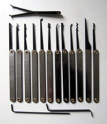 A set of lock picks and tension wrenches for pin/tumbler locks Lockpicking-Set.jpg