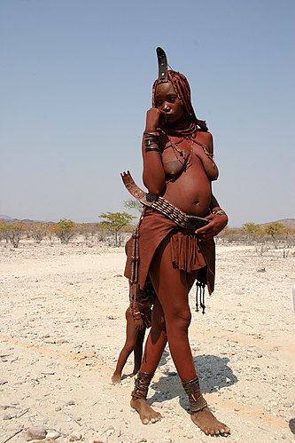 Молодая женщина народа химба, Намибия