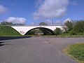 Sti går under viadukten i Aakirkeby