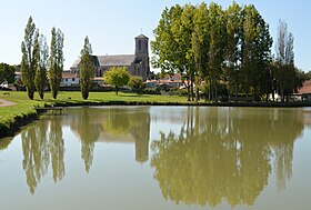 Église Saint-Gilles et plan d'eau