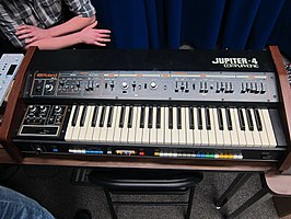 Roland Jupiter-4