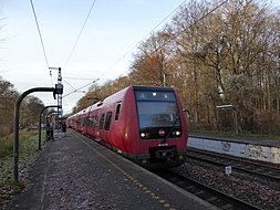 2017年，使用第四代哥本哈根市郊铁路列车的哥本哈根市郊铁路A线列车停靠在野兔森林站。