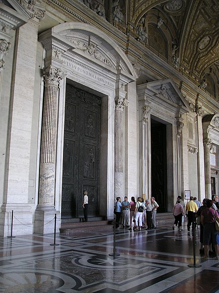 File:San Pietro in Vaticano 4.jpg